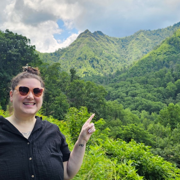 Meet your Posher, Jess - Picture 2 of 2